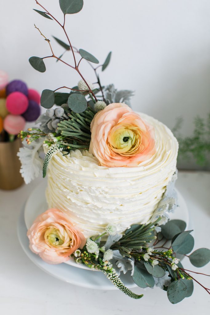 Single tier wedding cake floral design