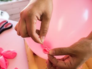 DIY Balloon Garland Tutorial